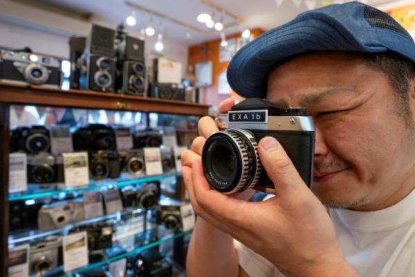新的日本胶片相机瞄准“怀旧”的年轻粉丝